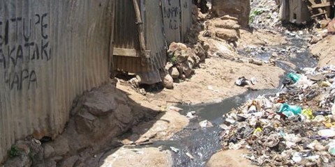 A cause du mauvais état des routes à Kibera, les pompiers ont difficilement eu accès au lieu de l'incendie. © AI