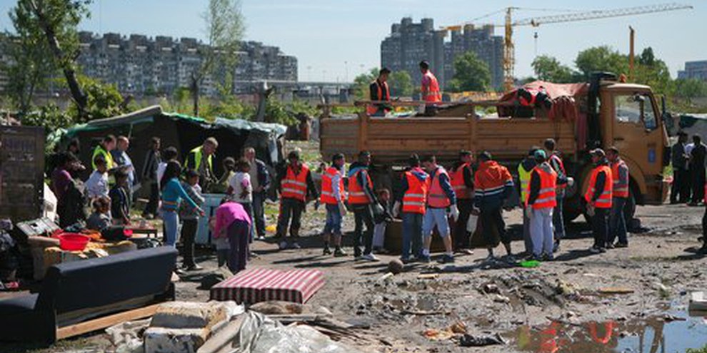 Expulsion forcée à Belvil, le 26 avril 2012  © Amnesty International