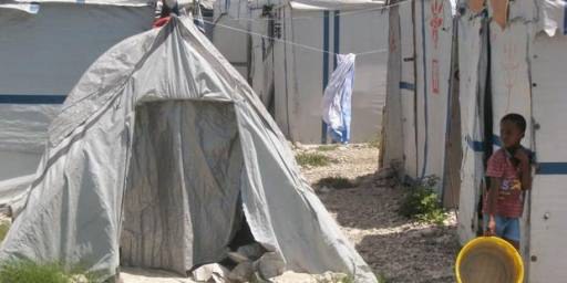 Plus de deux ans après le tremblement de terre qui a dévasté Haïti, environ 500 000 personnes vivent encore dans des campements. © AI
