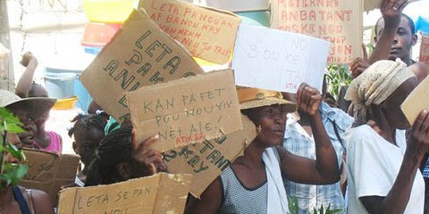 Manifestation contre les expulsions forcées à Port-au-Prince, en 2011. © AI