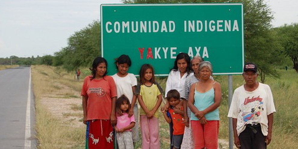Malgré deux décisions de la Cour interaméricaine des droits de l'Homme, les Yakye Axa n'ont toujours pas récupéré leurs terres ancestrales. Paraguay, 2008. © AI