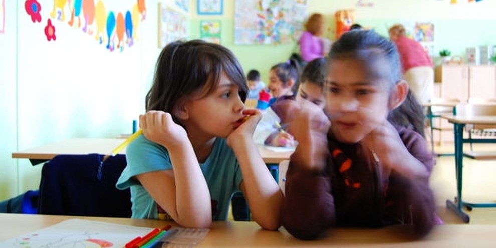 Améliorer l'accès à l'éducation des filles est central dans les Objectifs du Millénaire. ©AI