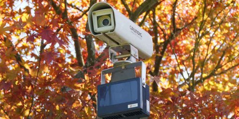 Une caméra de surveillance à la frontière suisse. © Thomas Bresson / Wikicommons