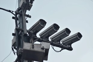 Les technologies de reconnaissance faciale amplifient le risque de racisme lors des opérations policières