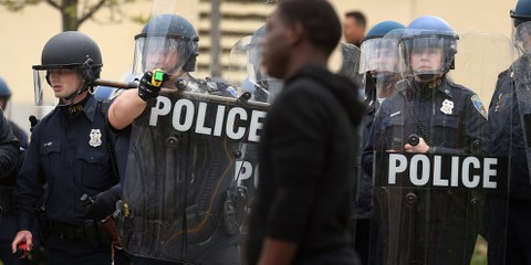 Amnesty International a documenté de nombreux cas d'utilisation abusive de pitolets à impulsion électrique, plus communément appelés «tasers». © Getty Images