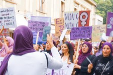 No alla discriminazione, no al divieto del burqa