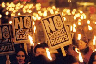 Una legge arbitraria, superflua e inutile