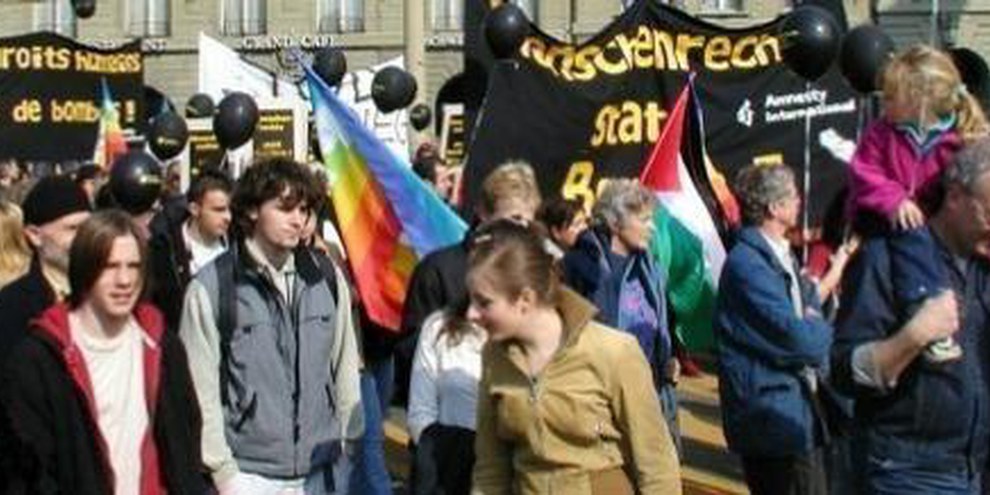 Membri di Amnesty alla manifestazione contro la guerra in Irak © AI