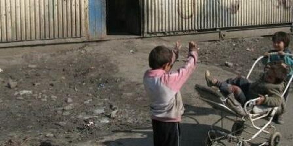 I Rom, come per esempio questi bambini in Slovacchia, sono molto spesso vittime di discriminazione anche nel loro paese d'origine. © AI