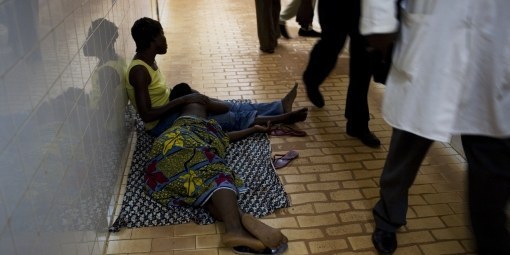 Penuria di letti: un ospedale in Burkina Faso © Anna Kari