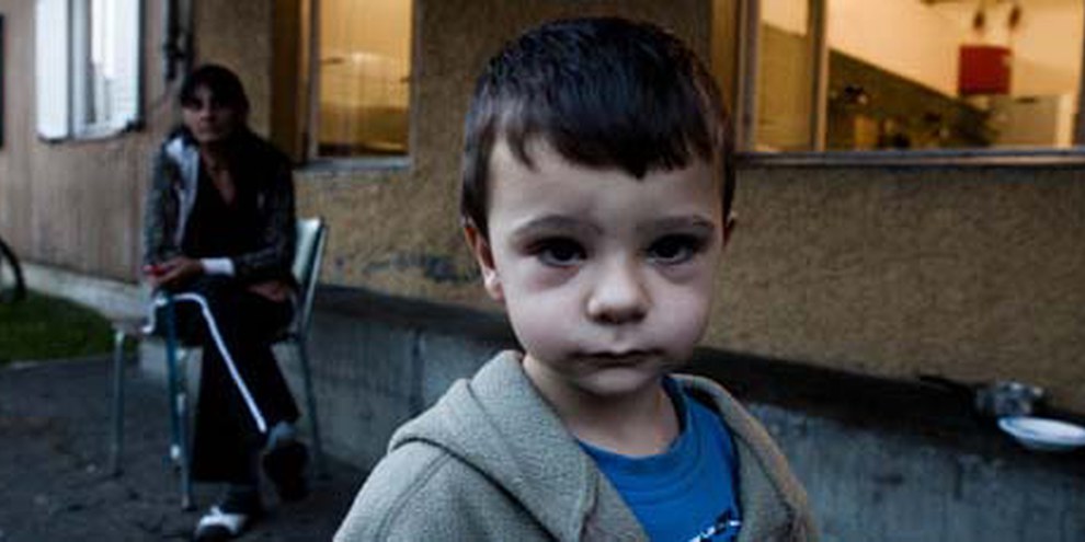 Davanti alle baracche del centro per l'aiuto urgente a Zurigo. © Jacek Pulawski