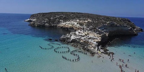 Quasi 300 persone hanno trovato la morte al largo delle coste di Lampedusa © Amnesty International
