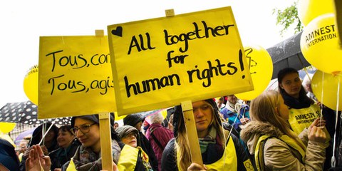 Azione di Amnesty Svizzera nel corso dell'annuale Assemblea generale, aprile 2016 © Klaus Petrus