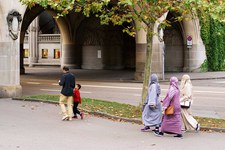 Far leva sulla paura del fondamentalismo islamico invece di rafforzare i diritti delle donne