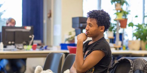 Centinaia di casi di richiedenti asilo eritrei saranno riesaminati per determinare se un rimpatrio è esigibile. Amnesty si oppone ai rinvii poiché numerose violazioni dei diritti umani continuano ad avvenire in Eritrea.  © Keystone