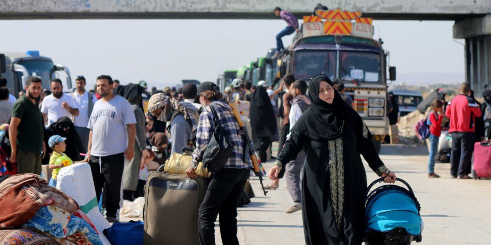 Persone sfollate da Daraa vengono trasportate a Idlib, 24 luglio 2018. © Ekrem Masri/Anadolu Agency/Getty Images