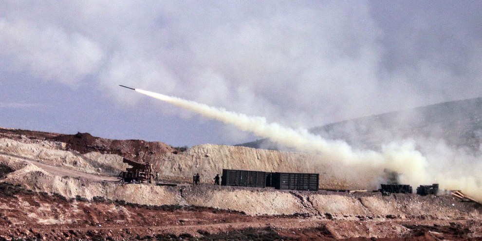 Tiri d’artiglieria turchi sulle posizioni siro-kurde nella regione di Afrin, 9 febbraio 2018 © AP / Keystone