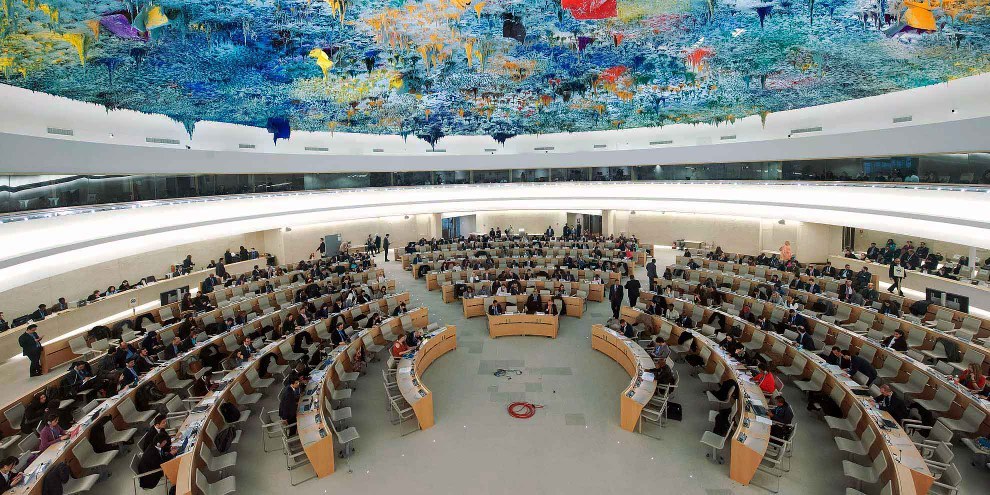 Ogni quattro anni e mezzo gli Stati membri delle Nazioni Unite sono interrogati su come rispettano i diritti umani, un meccanismo del Consiglio dei diritti umani denominato Esame periodico universale (EPU). Devono rispondere alle domande dei loro pari, che formulano anche delle raccomandazioni. © UN Photo