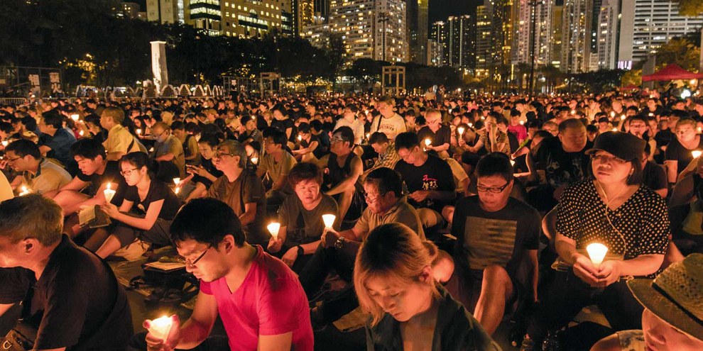 Manifestazione pro-democrazia: il 4 giugno 2016, ad Hong Kong, oltre 125'000 persone hanno ricordato il massacro di Piazza Tiananmen © Samuelwong / Shutterstock