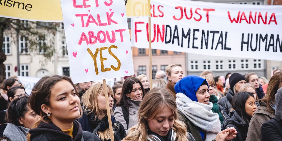 Il 25 novembre 2018, donne e ragazze hanno protestato a Copenaghen per chiedere la modifica della definizione di stupro nel codice penale. © Jonas Persson