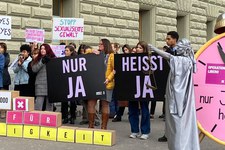 Più di 40'000 persone e 50 organizzazioni chiedono al Parlamento "Solo Sì significa Sì".