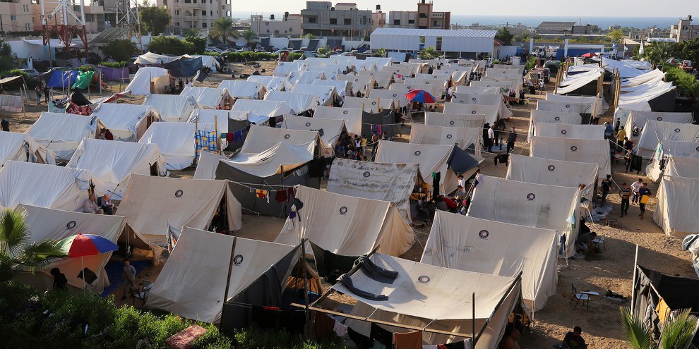 Dall'inizio dell'escalation del conflitto, l'UNRWA ha creato strutture per ospitare i rifugiati palestinesi, come qui a Khan Yunis, nel sud della Striscia di Gaza, il 19 ottobre 2023 © Majdi Fathi/NurPhoto via Getty Images
