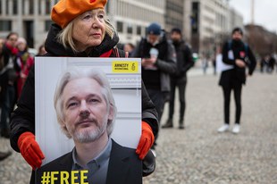 Julian Assange libero
