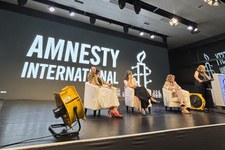 Amnesty chiede di difendere il dibattito pubblico