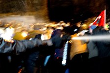 No agli attacchi indiscriminati contro chi manifesta